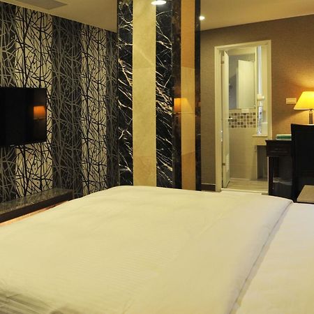 Maple Hotel Tajnan Kültér fotó