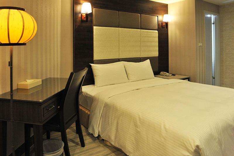 Maple Hotel Tajnan Kültér fotó