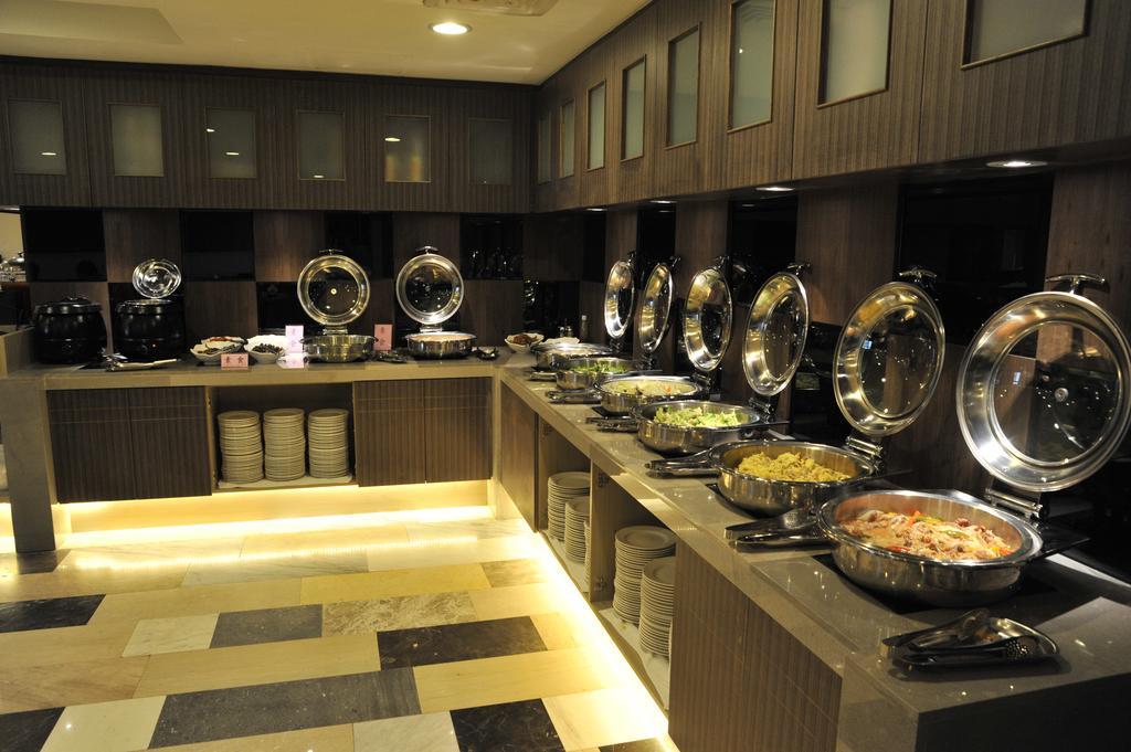 Maple Hotel Tajnan Kültér fotó