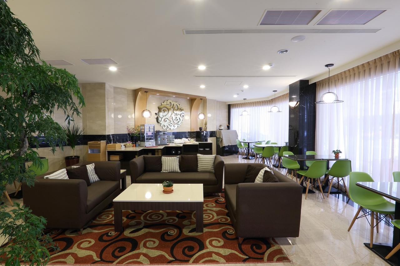 Maple Hotel Tajnan Kültér fotó
