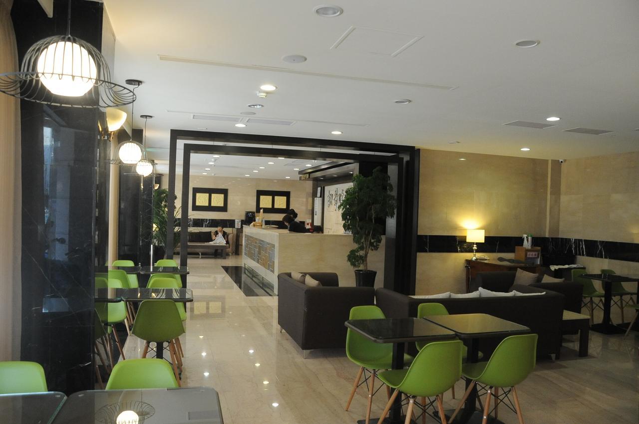 Maple Hotel Tajnan Kültér fotó