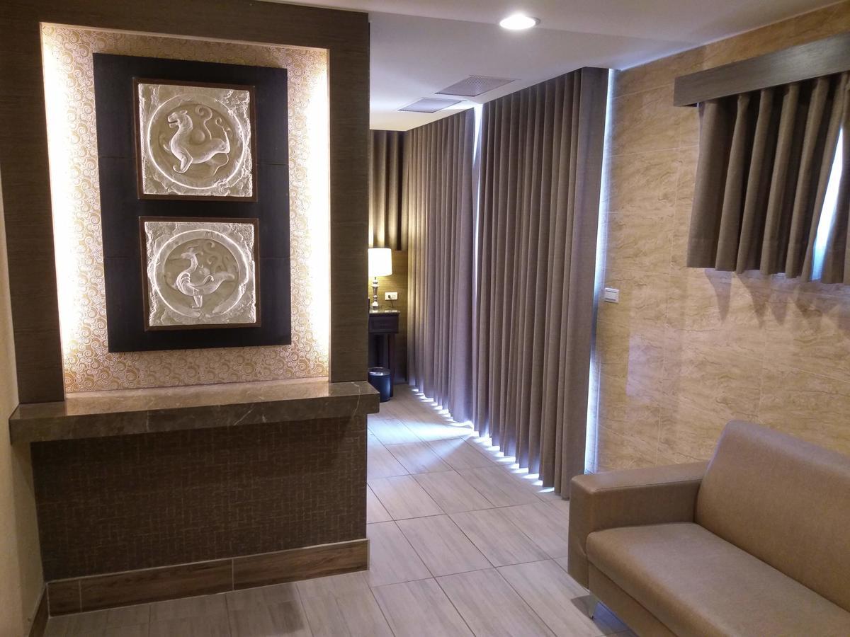 Maple Hotel Tajnan Kültér fotó