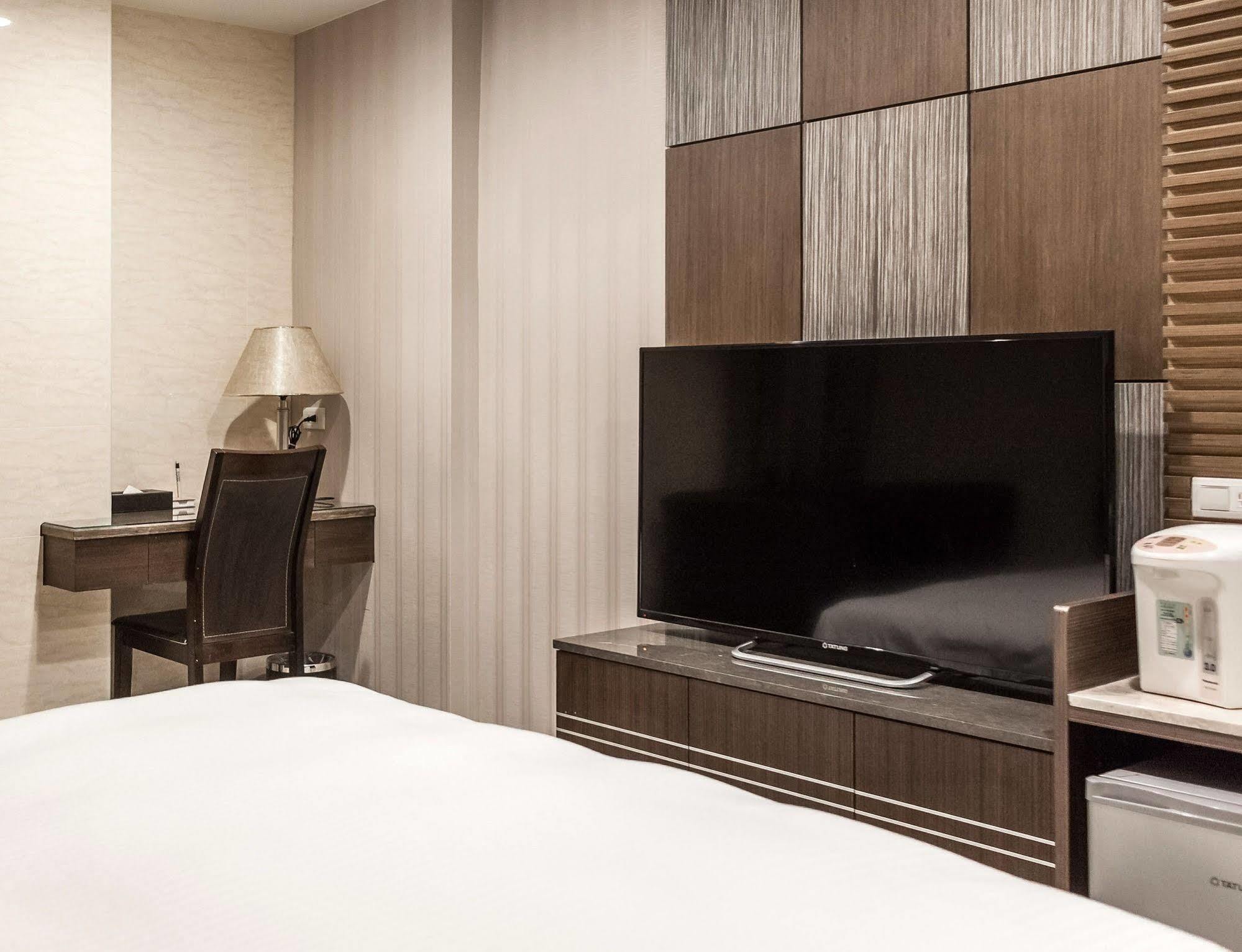 Maple Hotel Tajnan Kültér fotó